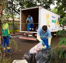 Cooperativas de recicláveis criticam coleta seletiva em Maringá